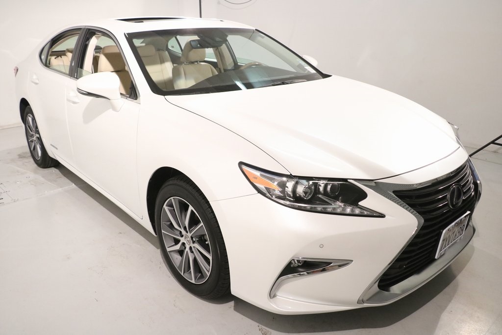 Certified Pre-Owned 2017 Lexus ES 300h FWD 4D Sedan